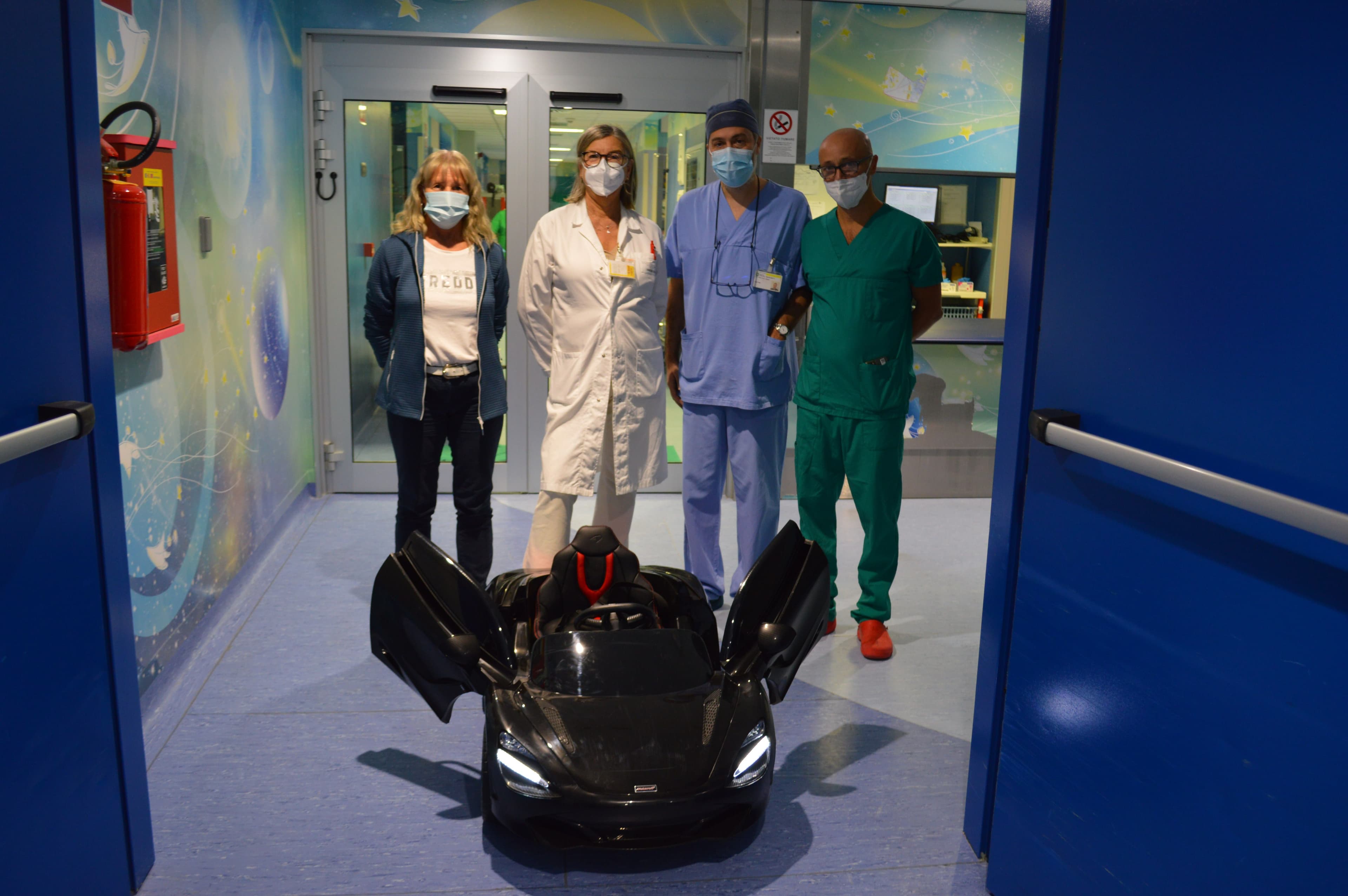Il Ponte del Sorriso dona una Mc Laren nuova fiammante per portare i bambini nelle sale operatorie dell'Ospedale del Ponte