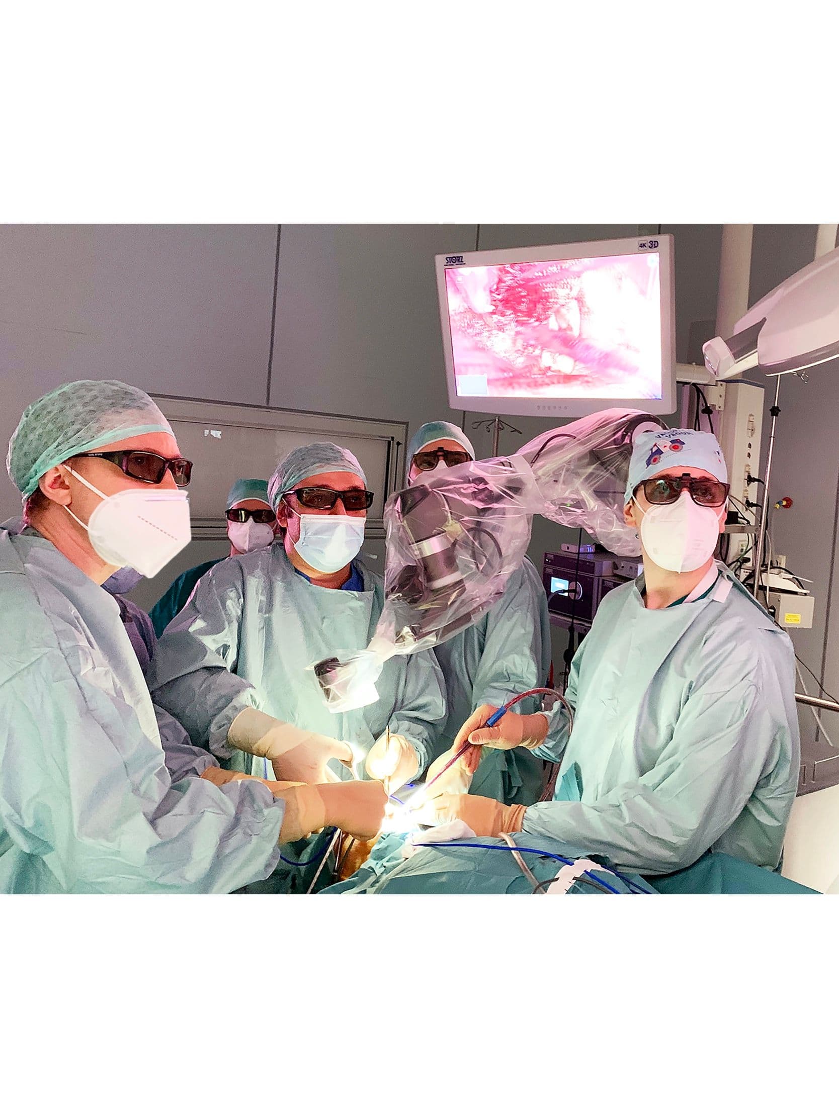Un intervento ad altissimo coefficiente innovativo e di complessità all’Ospedale di Circolo di Varese grazie alla straordinaria sinergia di oncologi, radioterapisti, otorinolaringoiatri e chirurghi plastici.