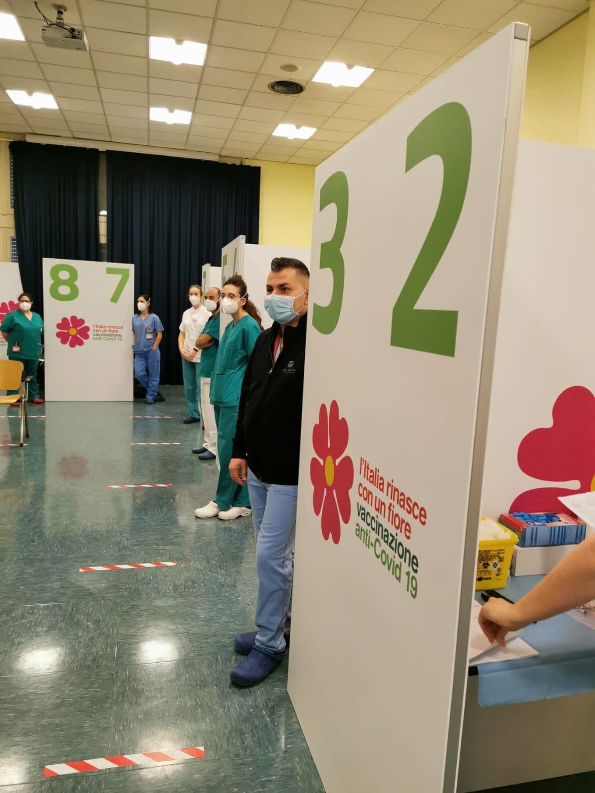 Continuano anche oggi le vaccinazioni anticovid all'Ospedale di Circolo