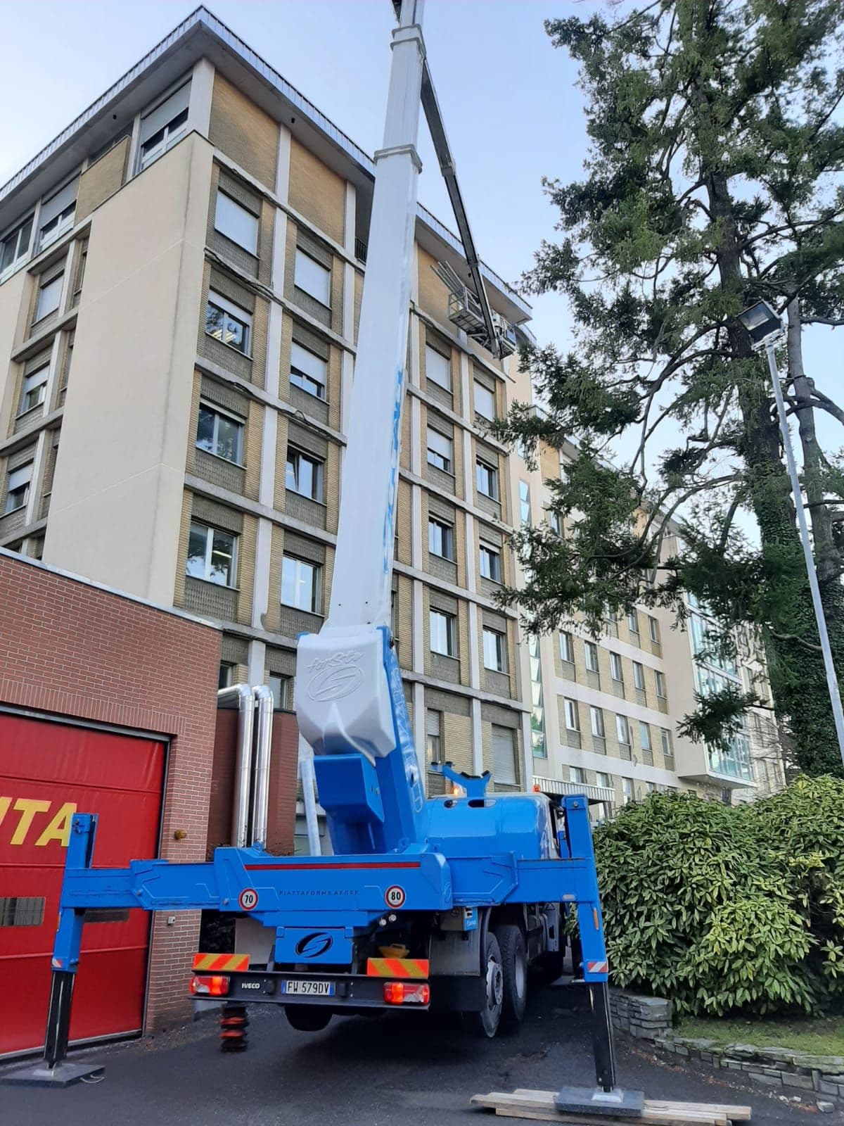 Finiti i lavori al tetto del Padiglione Centrale di Luino. Pronti per ripartire con la ristrutturazione del quinto piano.
